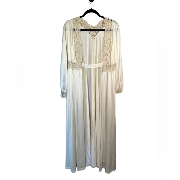 Olga Other - Vintage Olga Ivory Nightgown